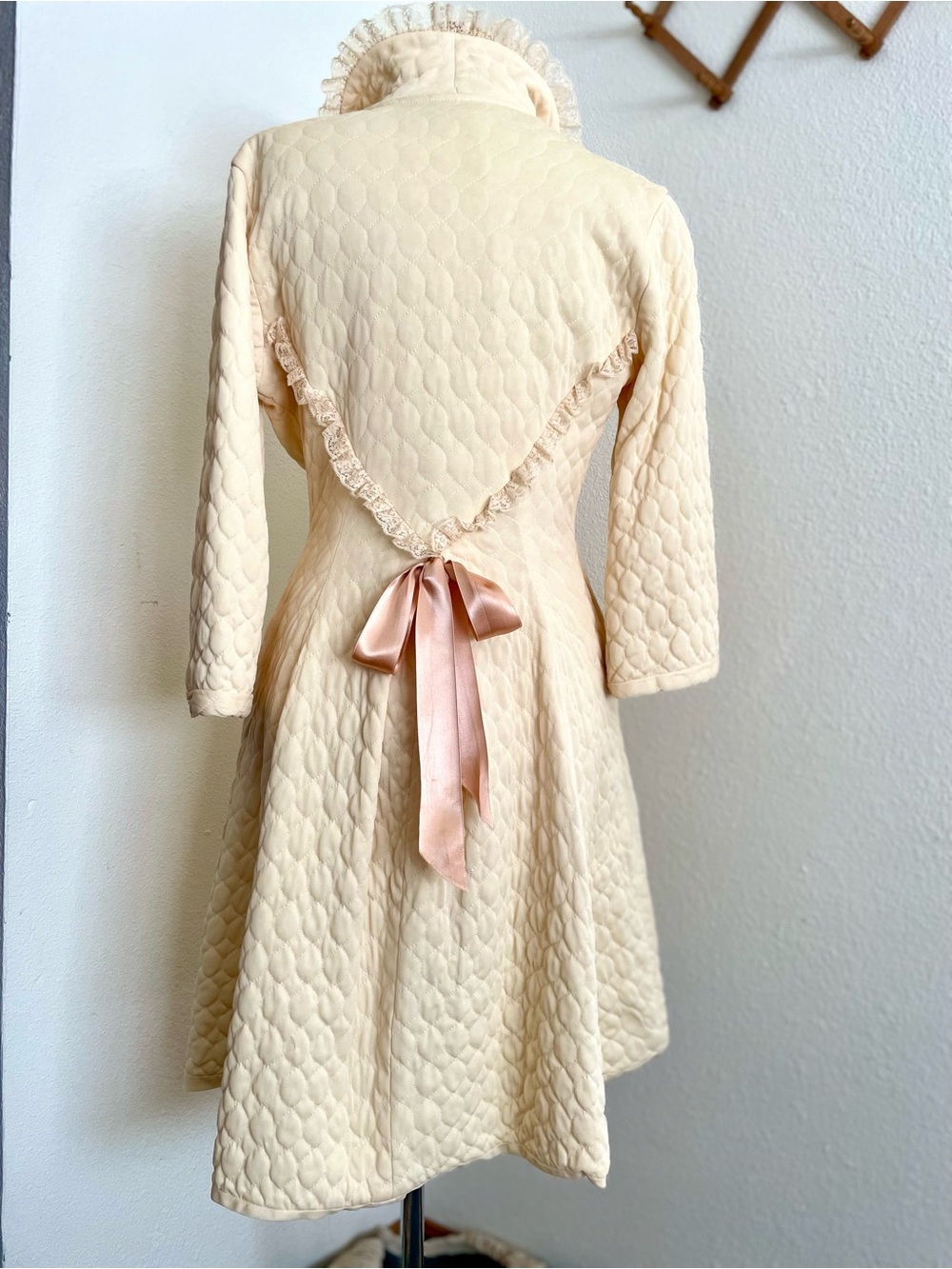 1950s Vintage Quilted Champagne Dressing Robe